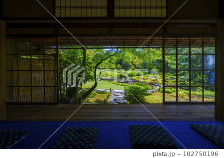 京都 無鄰菴 新緑の季節(京都市左京区南禅寺草川町) 京都 無鄰菴 新緑の季節(京都市左京区南禅寺草川町) 102750196