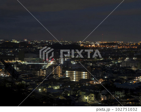 都市の夜景 高台からの美しい写真 3枚 高台から見る街の夜景の写真素材 [102751032] - PIXTA