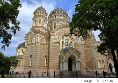 北欧バルト三国ラトビアの首都リガ エスプラナーデ公園の一画にあるロシア正教会の救世主生誕大聖堂 北欧バルト三国ラトビアの首都リガ エスプラナーデ公園の一画にあるロシア正教会の救世主生誕大聖堂 102751081