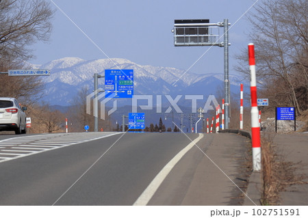 秋田県道24号鷹巣川井堂川線から望む田代岳 102751591