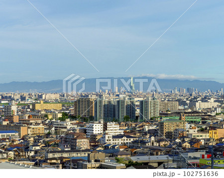 青空が広がる大阪の街並み 青空が広がる大阪の街並み 102751636