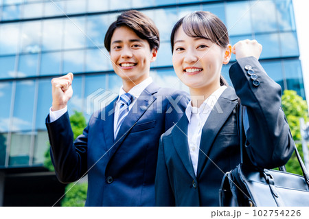 ビジネス　若手　営業 102754226