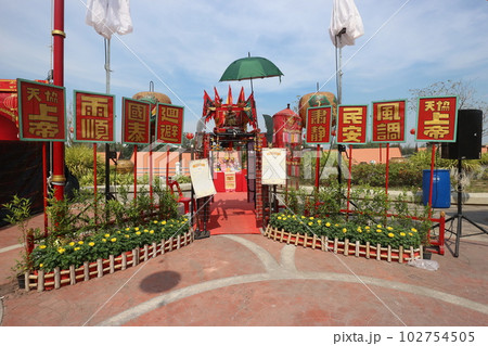 タイ　中華風の祠 102754505