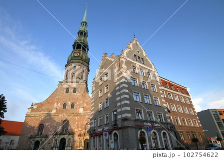 北欧バルト三国ラトビアの首都リガ 世界文化遺産のリガ旧市街歴史地区にある聖ペテロ教会 北欧バルト三国ラトビアの首都リガ 世界文化遺産のリガ旧市街歴史地区にある聖ペテロ教会 102754622