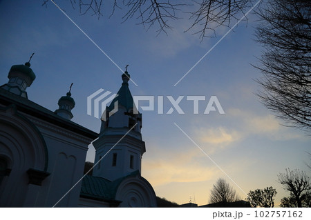 箱館ハリストス正教会の夕焼け 102757162