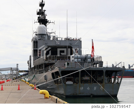 日本の戦艦護衛艦の船尾 日本の戦艦護衛艦の船尾 102759547