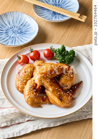 鶏手羽先の照り焼き 102764464