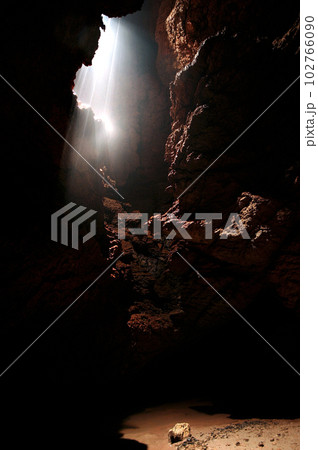 Cave 102766090