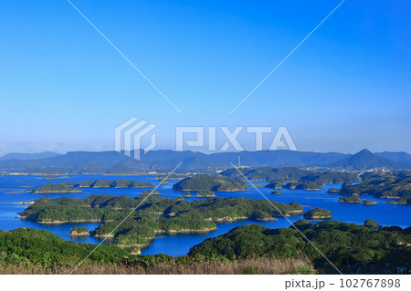 【長崎県】晴天の九十九島（佐世保 石岳展望台） 102767898