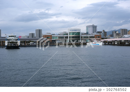 広島宇品港の景色 102768502