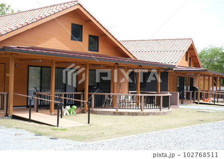 ふるさと森林公園の建物の景色 102768511