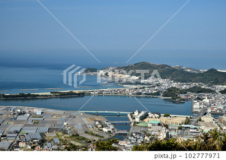 名草山から和歌浦・片男波海岸を望む 【和歌山県和歌山市】 名草山から和歌浦・片男波海岸を望む 【和歌山県和歌山市】 102777971