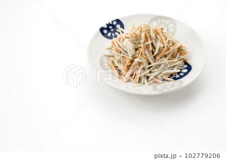 ゴボウと鶏ささ身のサラダ 102779206