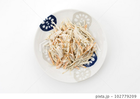 ゴボウと鶏ささ身のサラダ 102779209