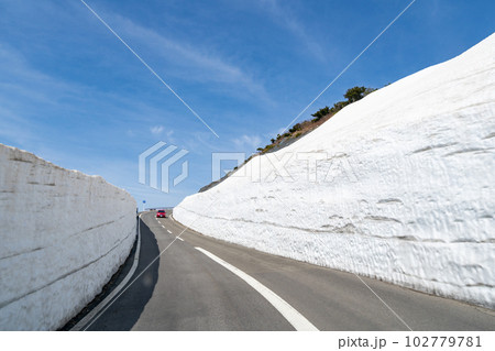 蔵王エコーライン 雪の回廊 雪の壁 蔵王エコーライン 雪の回廊 雪の壁 102779781