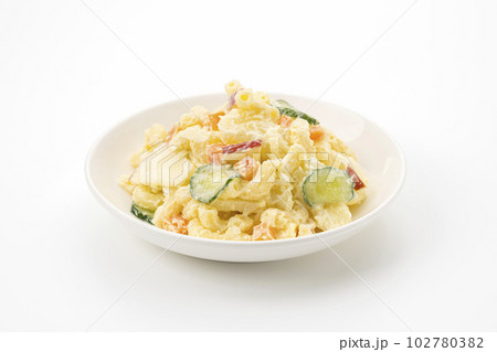 マカロニとじゃが芋のサラダ 102780382