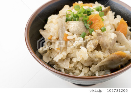 鶏とごぼうの炊き込みご飯 鶏とごぼうの炊き込みご飯 102781206