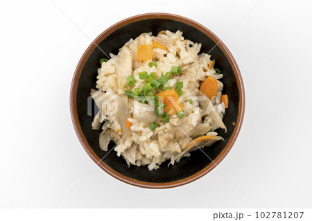 鶏とごぼうの炊き込みご飯 102781207
