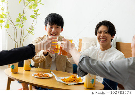 家飲み　男性　 102783578