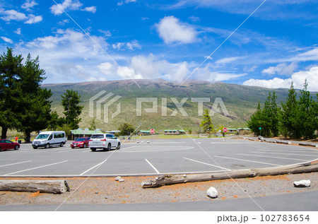 ハワイ島　マウナ・ケア州立公園からのマウナ・ケア 102783654