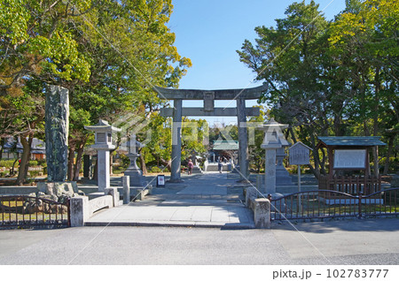 福岡県にある世界文化遺産の宗像大社参道 福岡県にある世界文化遺産の宗像大社参道 102783777