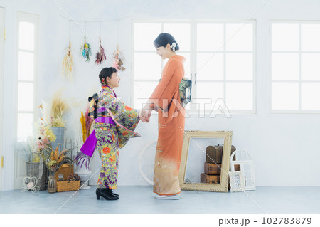 親子　着物　写真館　七五三 102783879