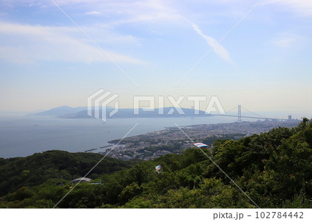 須磨浦公園 旗振山から見える明石海峡大橋(兵庫県 神戸市) 須磨浦公園 旗振山から見える明石海峡大橋(兵庫県 神戸市) 102784442