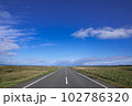 一直線の道路 102786320