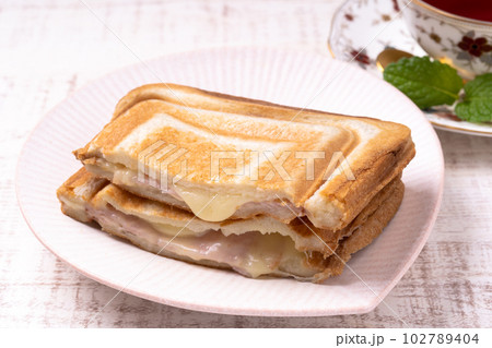 ハムチーズホットサンド ハムチーズホットサンド 102789404