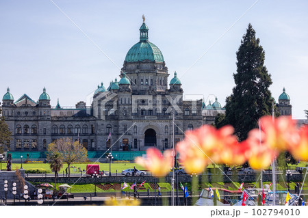 Legislative Assembly of British Columbia in the Capital City during a sunny day. Downtown Victoria 102794010