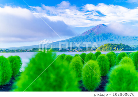 【富士山素材】夏の河口湖から見る富士山【山梨県】 【富士山素材】夏の河口湖から見る富士山【山梨県】 102800676