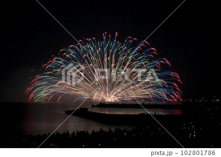 【福井県坂井市】三国花火大会の水中花火 102801786
