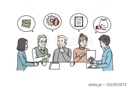町内会議をし話し合う町の住民たち 102803872