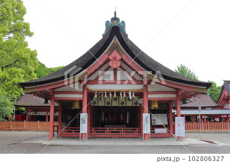津島神社の拝殿（愛知県 津島市） 102806327