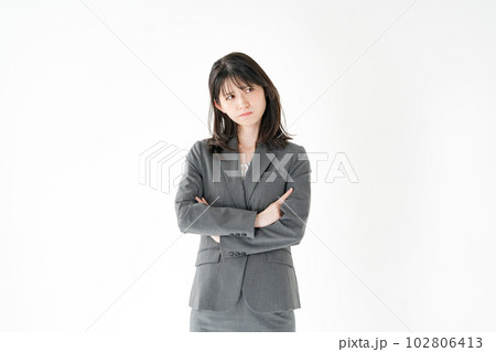 ビジネス　悩む女性 102806413