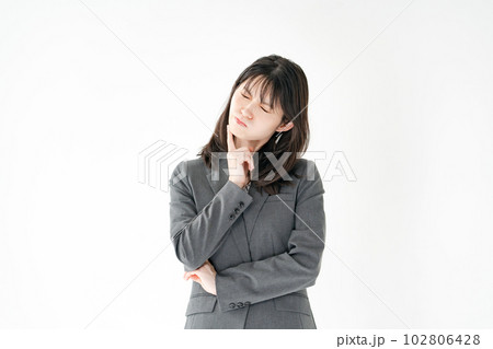 ビジネス　悩む女性 102806428