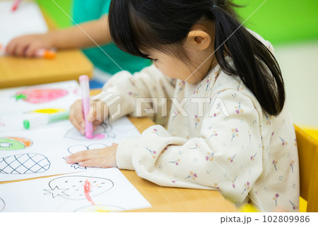 幼児教室　お勉強　ぬりえ 102809986