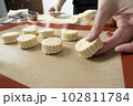 スコーンを焼く休日 102811784