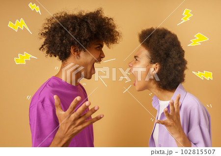 Husband and wife have problems and a difficult relationship 102815507