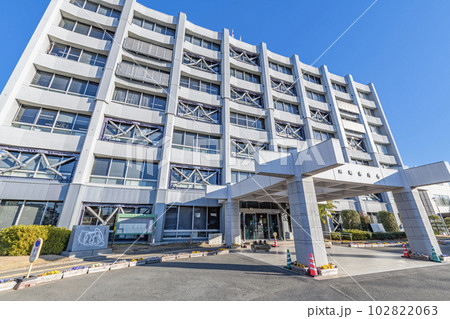 埼玉県川越市　快晴の川越市役所 102822063