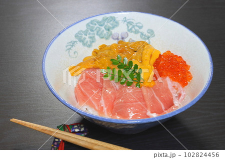 海鮮丼(大トロ・ウニ・イクラ) 海鮮丼(大トロ・ウニ・イクラ) 102824456