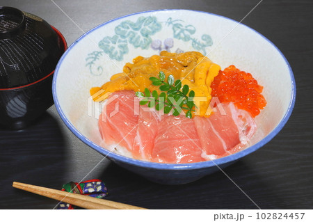 海鮮丼(大トロ・ウニ・イクラ) 海鮮丼(大トロ・ウニ・イクラ) 102824457