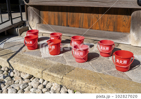 初夏の音羽山　清水寺　消火用バケツ　京都府京都市 102827020