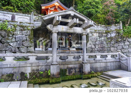 初夏の音羽山 清水寺 音羽の滝 京都府京都市 初夏の音羽山 清水寺 音羽の滝 京都府京都市 102827038