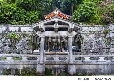 初夏の音羽山 清水寺 音羽の滝 京都府京都市の写真素材 [102827039] - PIXTA