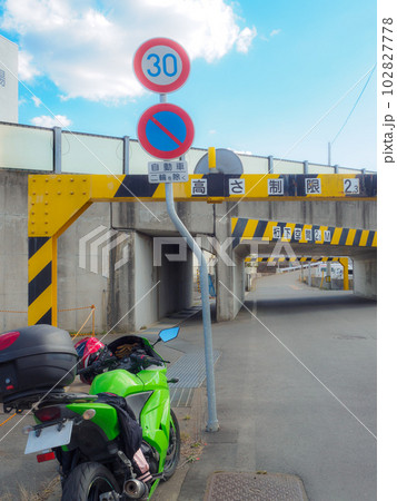バイクと高さ制限 バイクと高さ制限 102827778