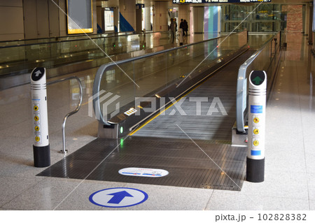 仁川国際空港の動く歩道 仁川国際空港の動く歩道 102828382