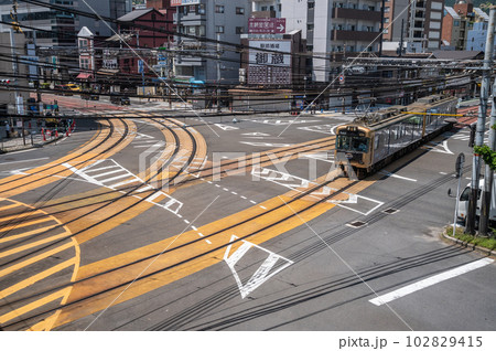 京阪石山坂本線びわ湖浜大津駅到着の電車 102829415
