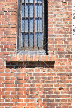 外苑東通りに面した旧乃木邸の厩（うまや）のレンガ（東京都港区赤坂） 102831079