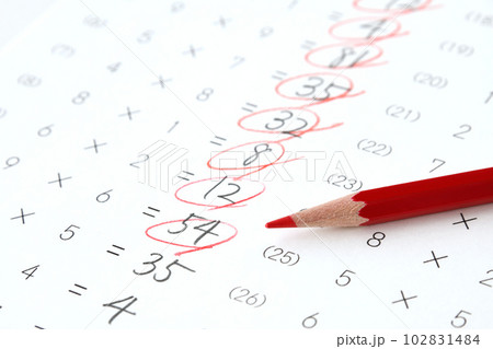 採点―教師の仕事イメージ 採点―教師の仕事イメージ 102831484